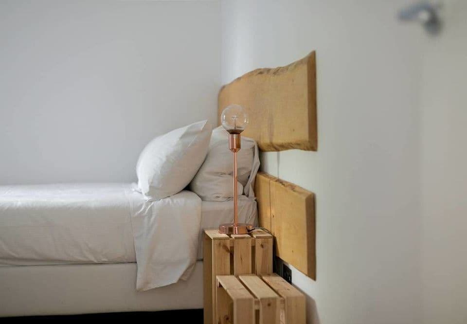 Stylish 2BR Home in West Kensington 4 guests