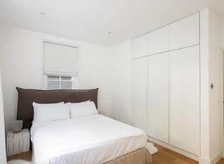 Stylish 2BR Home in West Kensington 4 guests photo 4