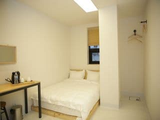 96 Bunz Traveller's Lodge photo 2