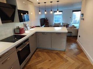 Modern 2 Bedroom Flat with private outdoor terrace photo 2