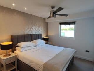 Modern 2 Bedroom Flat with private outdoor terrace photo 4