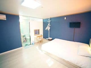 YOLO Guesthouse photo 3