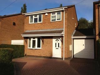 Cosy 3 bed detached house Birmingham photo 3