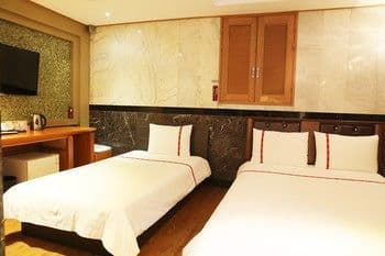 Signature Hotel