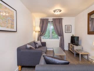Modern 2 Bedroom Apartment in Zone 1 photo 1