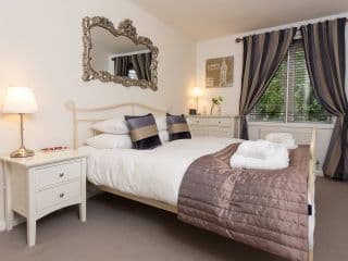Modern 2 Bedroom Apartment in Zone 1 photo 2