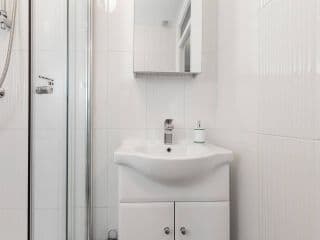 Modern 2 Bedroom Apartment in Zone 1 photo 4