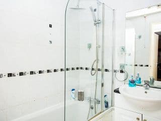 Beautiful Views - 1-Bedroom in Chancery Lane photo 4