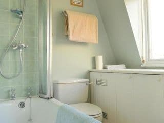 Lovely Top Floor Flat in Leafy Fulham photo 4