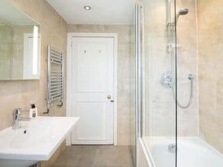 Contemporary 1 Bed Flat in Fulham Near The Thames photo 4