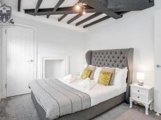 Castle Properties: The Sovereign 5 Bed Town House photo 4