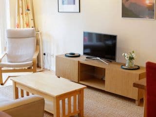 Calm 2BR apt with parking and patio, 15mins to London Eye photo 4