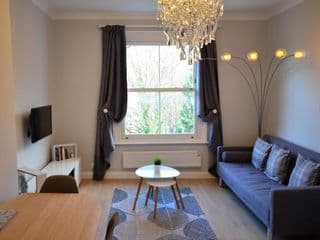 London, Kensington and Chelsea Flat photo 4