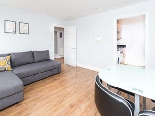 Camden Apartment E/Apartment photo 2