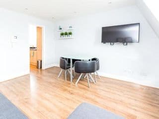Camden Apartment E/Apartment photo 3