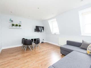 Camden Apartment E/Apartment photo 4