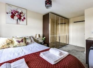 1 BED With Parking and Terrace photo 4