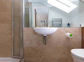3BR Apartment in Great Swiss Cottage Location photo 2