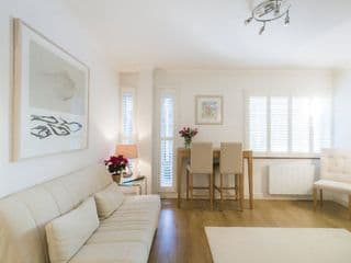 Sublime 1 bed flat with Thames view photo 2