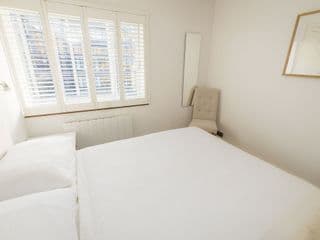 Sublime 1 bed flat with Thames view photo 4
