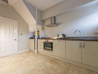 Central Windsor Apartment Facing the Castle photo 3
