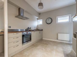 Central Windsor Apartment Facing the Castle photo 4