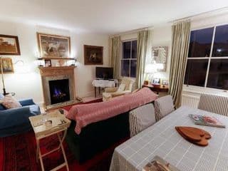 Attractive Chelsea apartment sleeps 4 photo 3