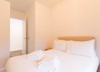 NEW 3 Double Bed House Ravenscourt Park Zone 2 photo 3