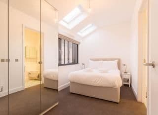 NEW 3 Double Bed House Ravenscourt Park Zone 2 photo 4