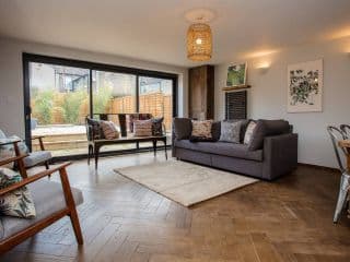5 Bedroom House in East London photo 1