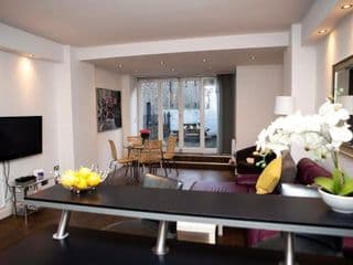 Apt 1, Trafalgar Square (1st Floor) photo 1