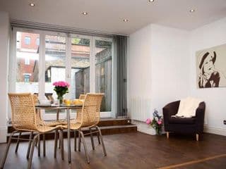 Apt 1, Trafalgar Square (1st Floor) photo 2