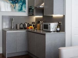Baker Street Apartments By Flying Butler photo 3
