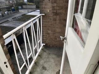 Central apartment 5 mins Putney tube station photo 2