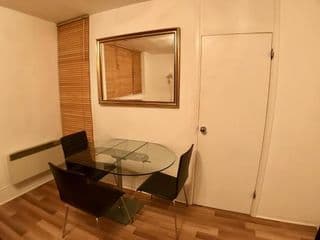 Central apartment 5 mins Putney tube station photo 4