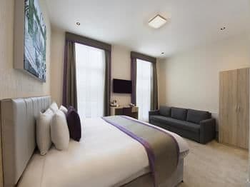 OYO Townhouse 30 Sussex Hotel