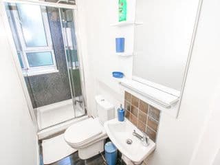 City view flat @ Liverpool st. photo 4