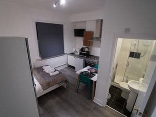 London Queens Apartments photo 3