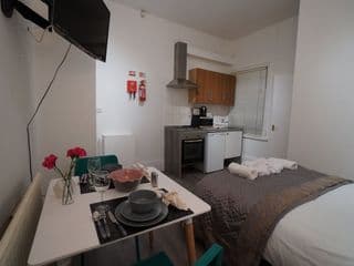London Queens Apartments photo 4