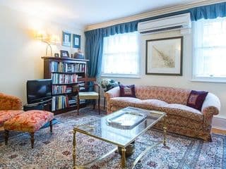 A Place Like Home - Elegant Apartment near Green Park photo 2