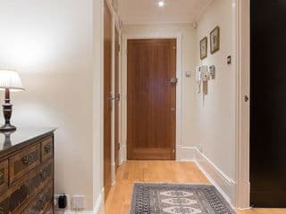 A Place Like Home - Elegant Apartment near Green Park photo 3