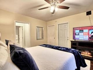 Relaxing, Comfortable, Private Bedroom photo 3
