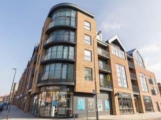 NEW Bright 1BD Flat in the Heart Tooting Broadway photo 1