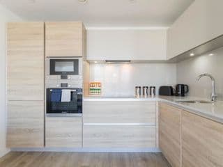 NEW Bright 1BD Flat in the Heart Tooting Broadway photo 2