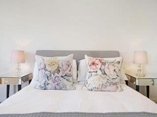 1 Bedroom Stylish Apartment near Regents Park FREE WIFI & AIRCON by City Stay London photo 3