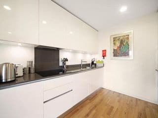 1 Bedroom Stylish Apartment near Regents Park FREE WIFI & AIRCON by City Stay London photo 4