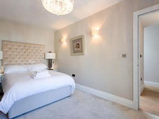 Luxury Mayfair 2 Bedroom Apartment photo 3