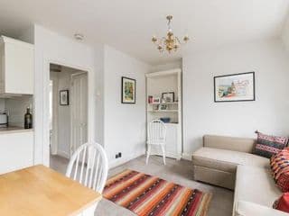 Charming 1 bed flat with balcony in Pimlico photo 3