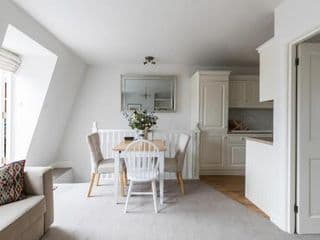 Charming 1 bed flat with balcony in Pimlico photo 4