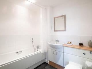 2-bedroom apartment Mill Court, Harlow photo 4
